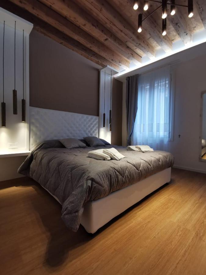 Deluxe 3 Bedrooom Flat in Rialto Apartment Veneţia Exterior foto